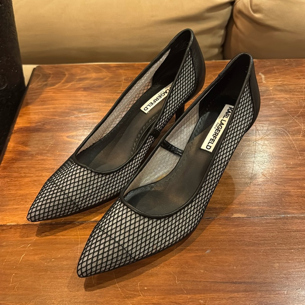 NWOT Karl Lagerfeld Paris Leather Black Pumps 38 8M 2 1/4” Heel Classic Fishnet